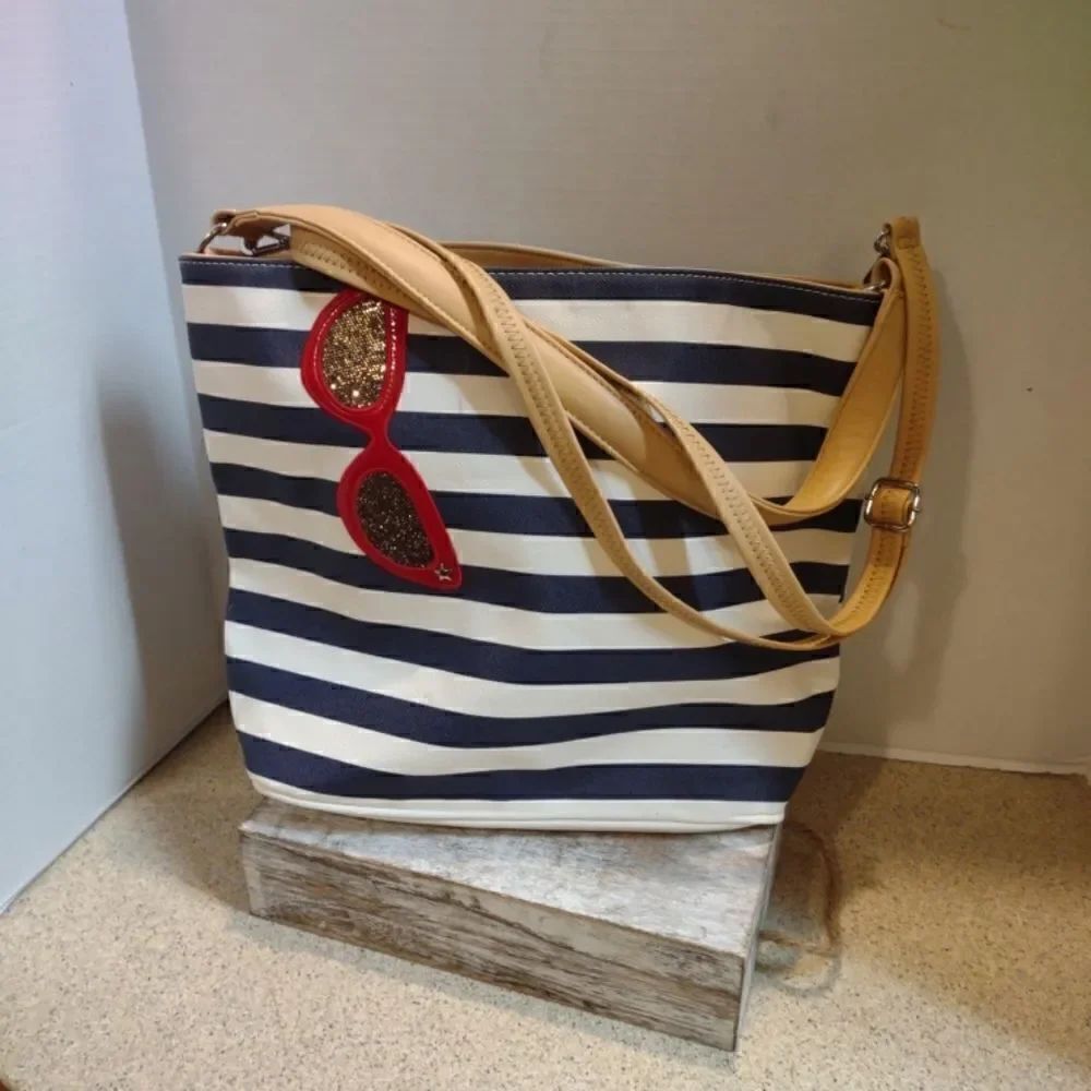 Beach Tote  - Picture 8 of 9